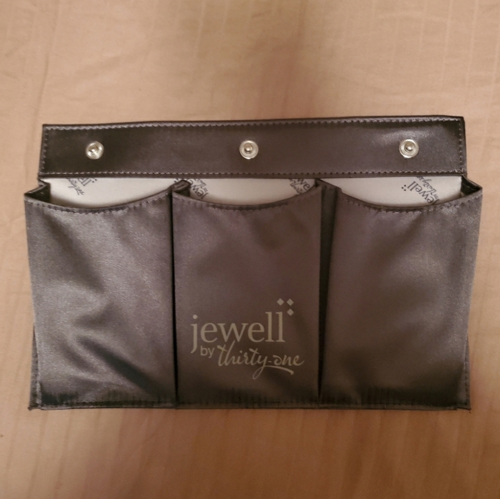 Thirty-One pocket